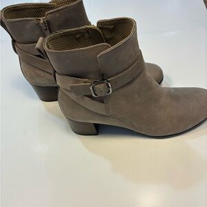 ECCO Genuine Leather Ankle Boots Size 8.5 New